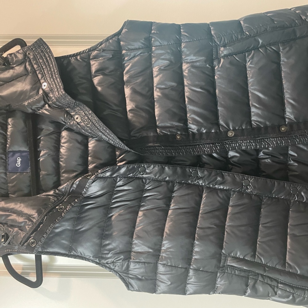 Gap Black Veat